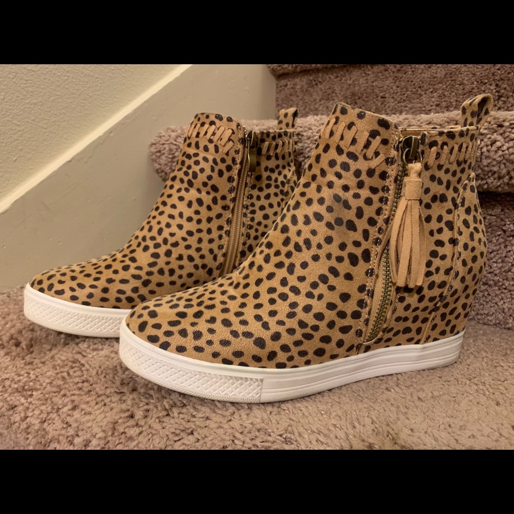 Leopard print wedges